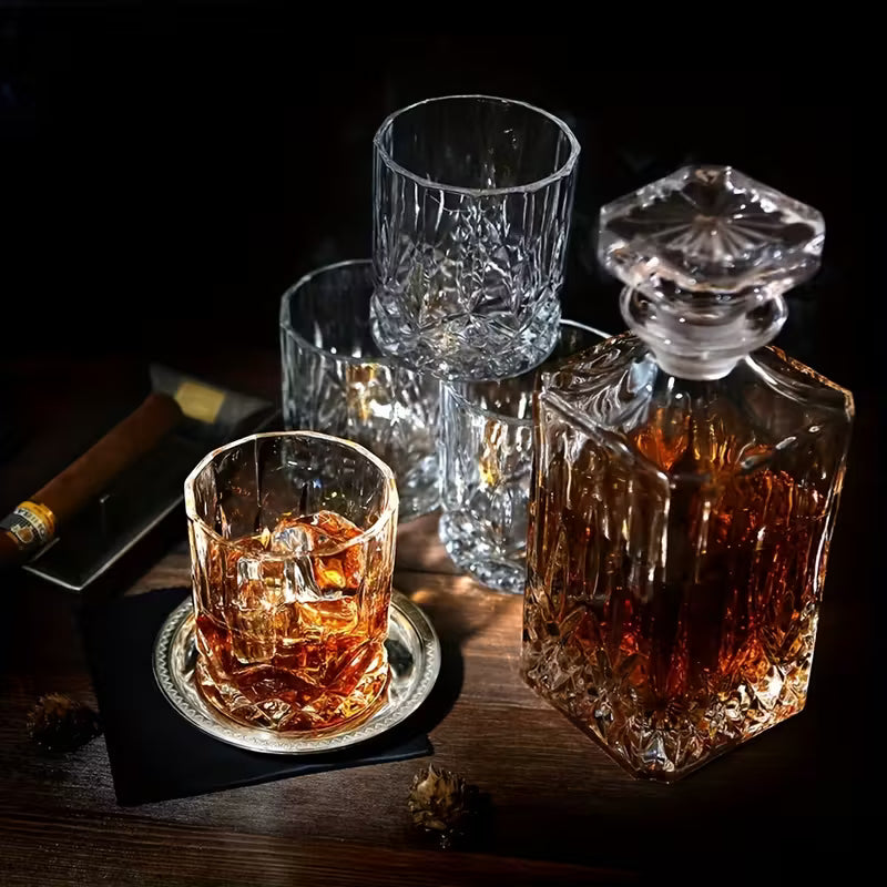 Zestaw butelki i kieliszków do whisky