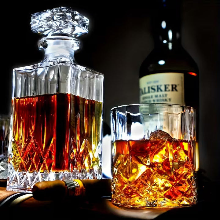 Zestaw butelki i kieliszków do whisky